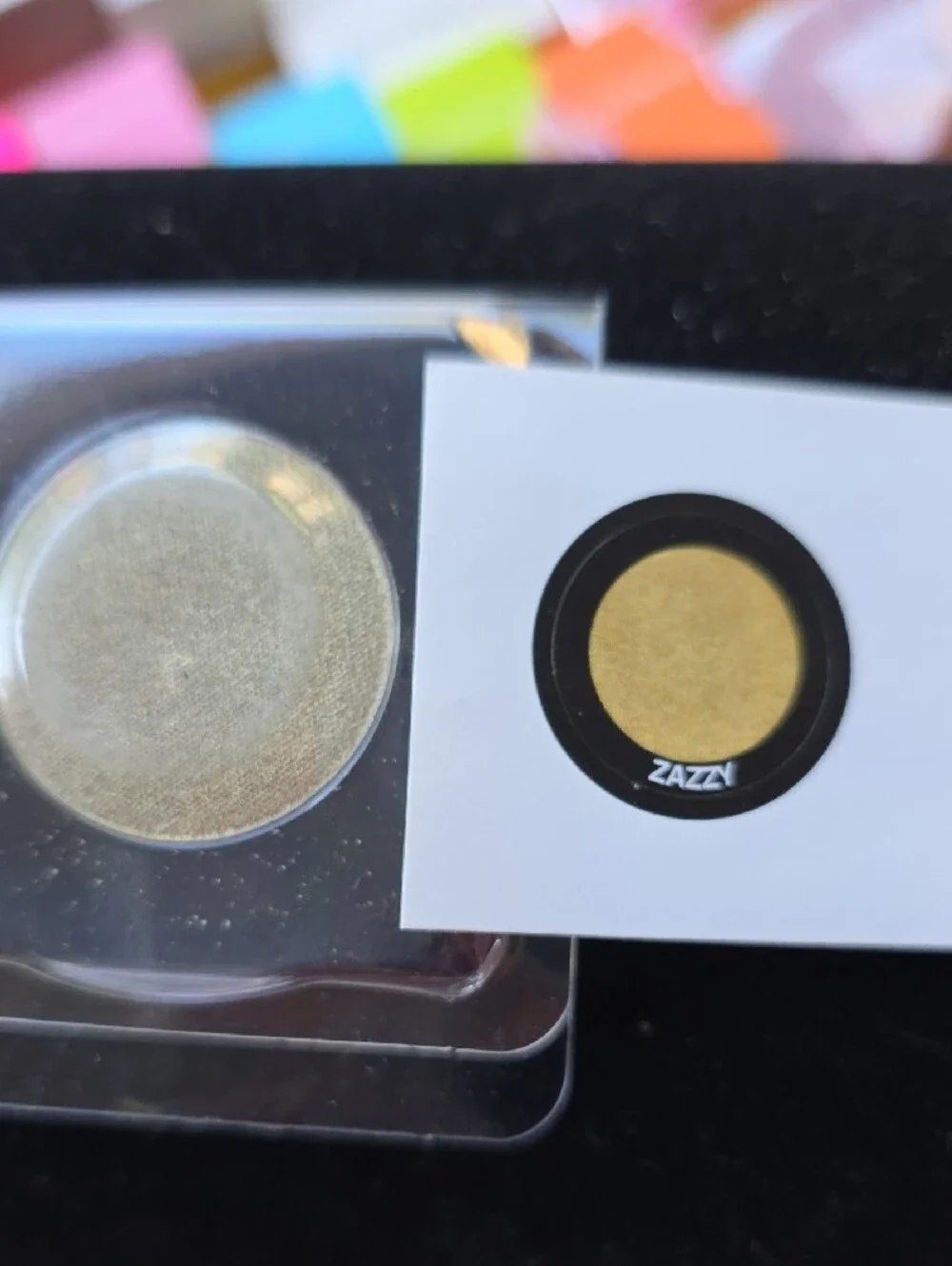 Younique Metallic Gold Pressed Pigment Pan - Shimmery Gold Shade